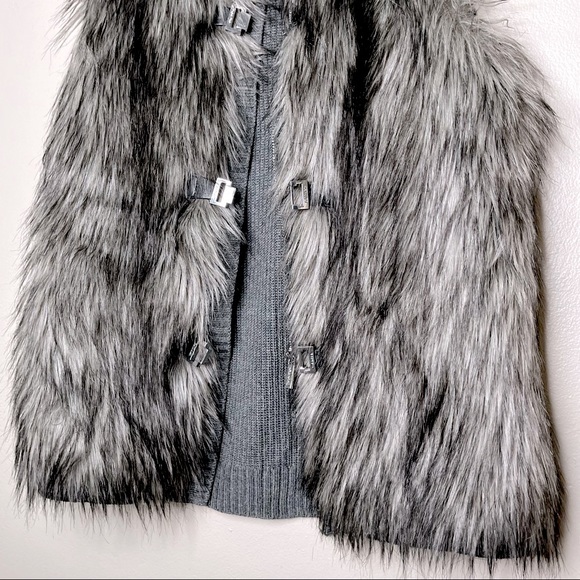 Calvin Klein Women's Gray Faux Fur Zip Buckle Sweater Vest Size S - Picture 3 of 9